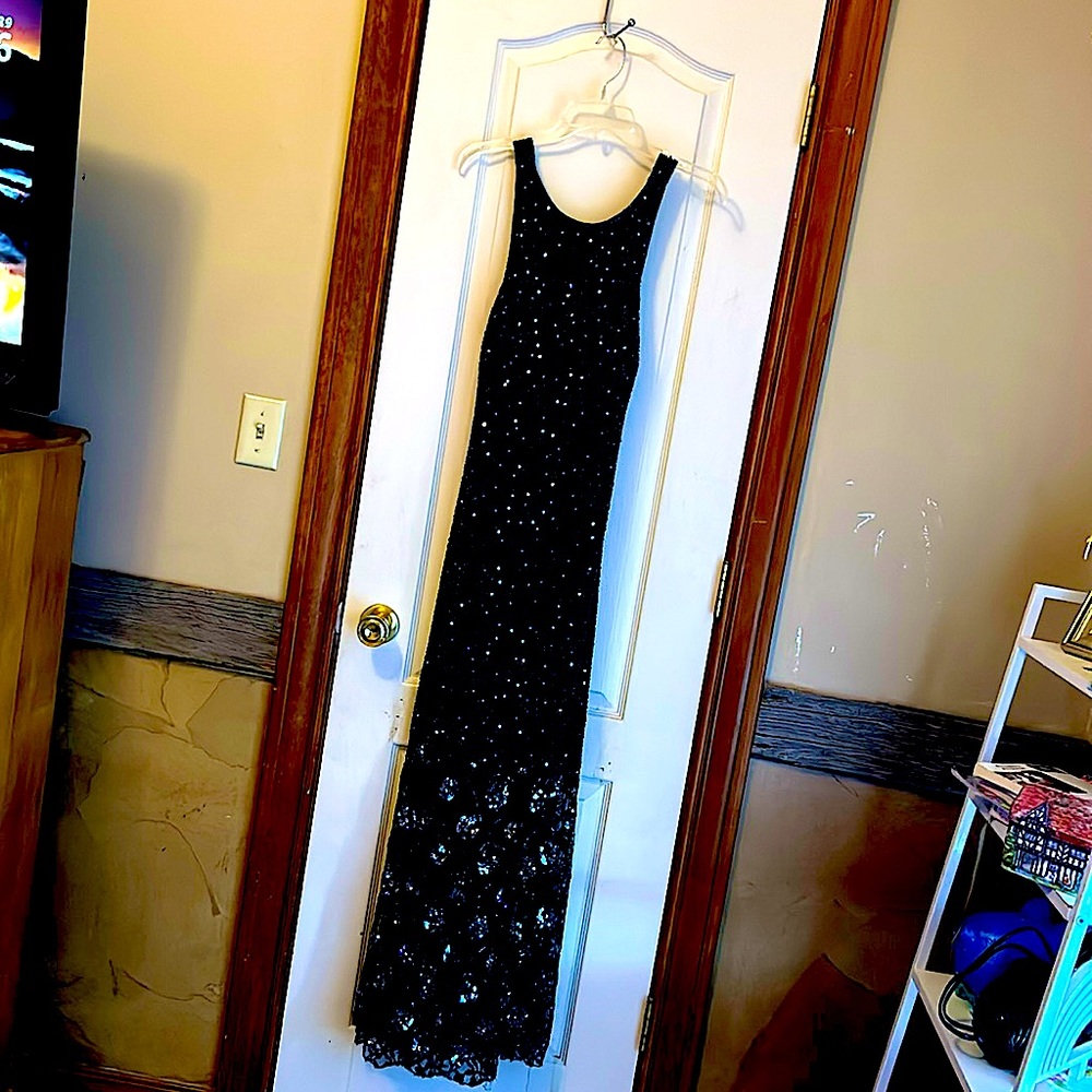 Beautiful dark blue prom dress with diamonds on the bottom perfect for prom